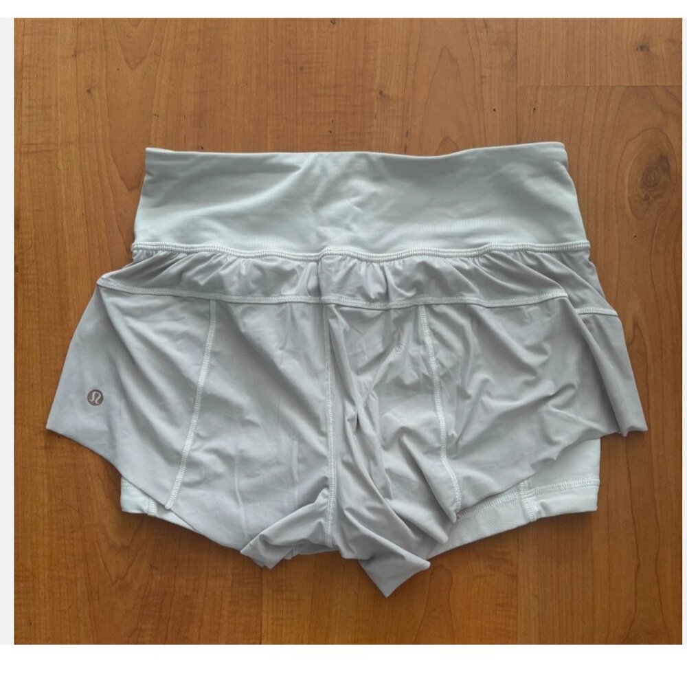 Lululemon Break Free HR 2-1 Classic Shorts 3-inch Light Vapor Womens 8